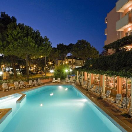 Hotel Meeting Чезенатико Экстерьер фото