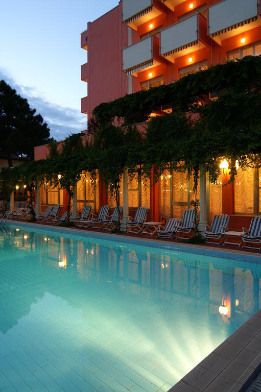 Hotel Meeting Чезенатико Экстерьер фото