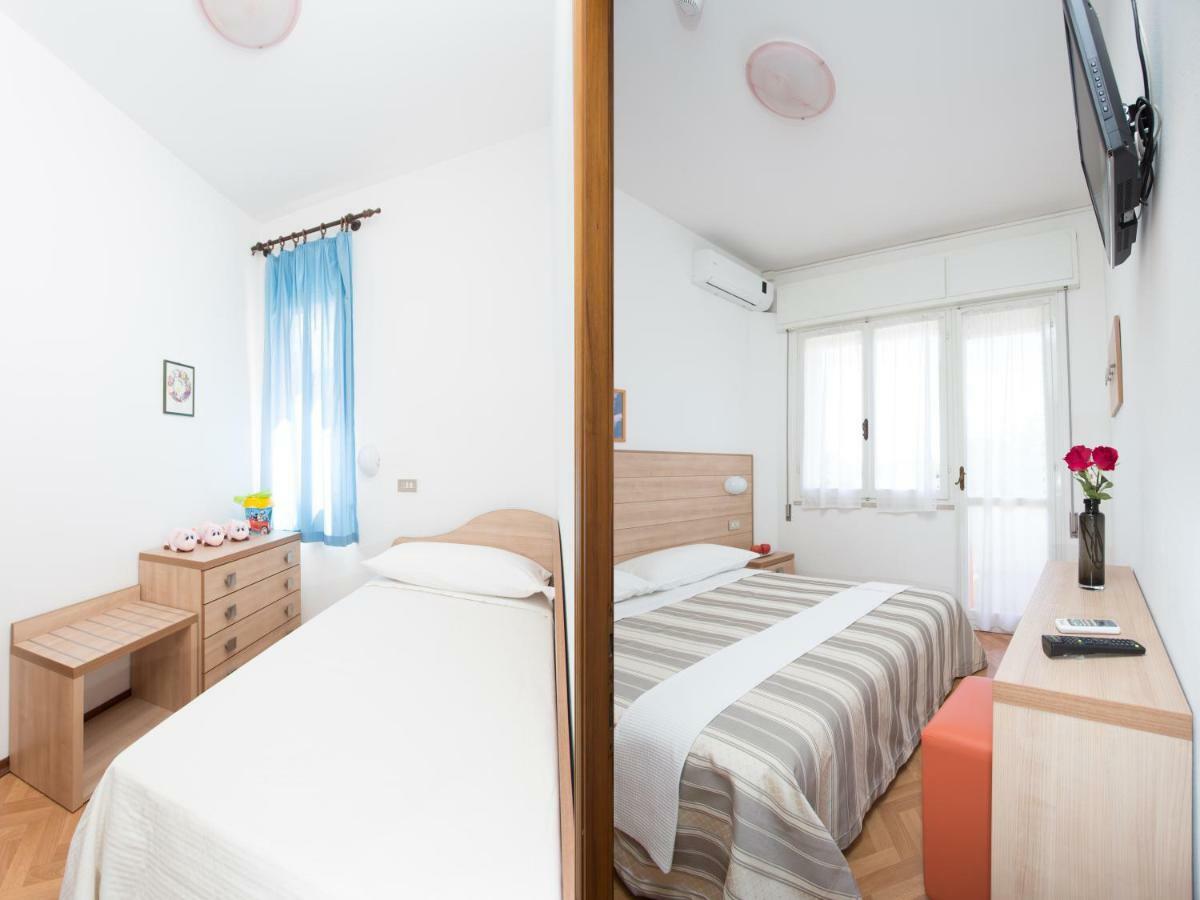 Hotel Meeting Чезенатико Экстерьер фото