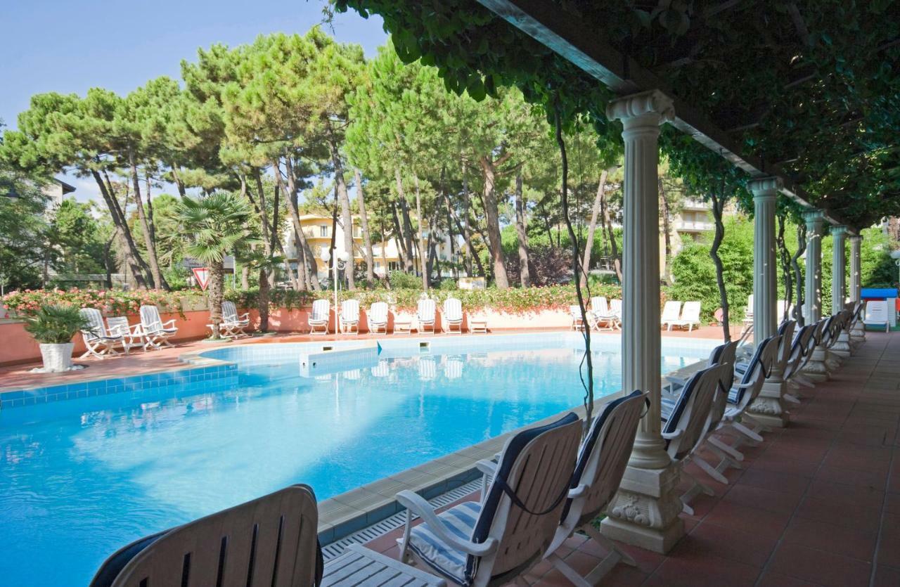 Hotel Meeting Чезенатико Экстерьер фото